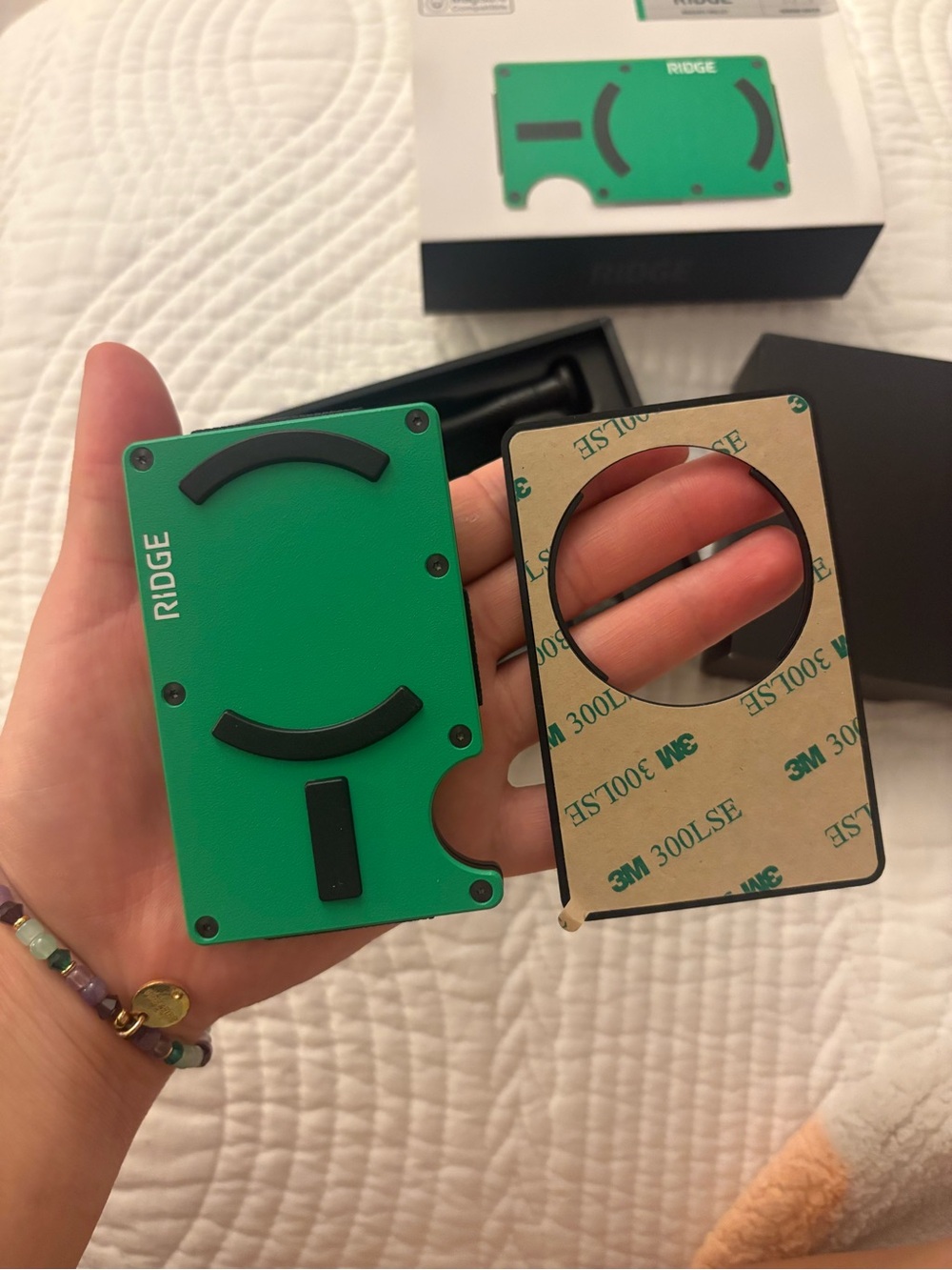 Green RIDGE MagSafe compatible wallet - Picture 3 of 8